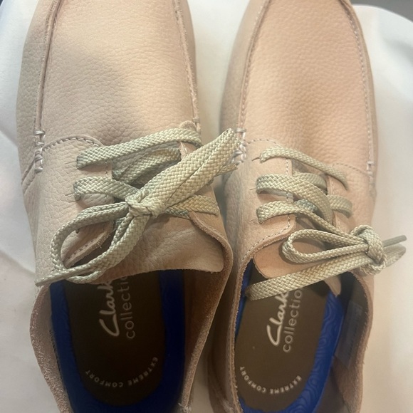 Clarks Tan Leather Loafers Slip-Ons with Moc-Toe Design - Picture 2 of 5